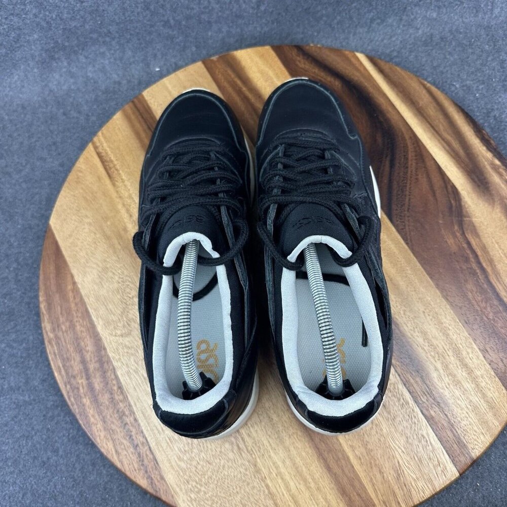 KITH GRAND OPENING ASICS
BLACK AND WHITE - Picture 8 of 11